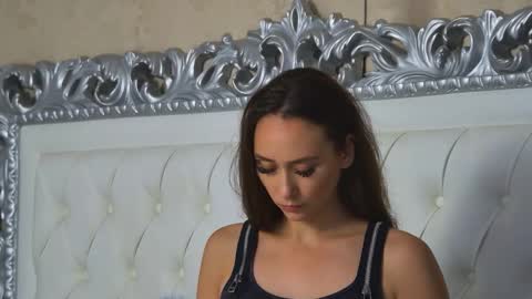 Snapshot of alice_munro chatting on September 2025 03:06:02 AM AliceMunro online show from September 2025 03:06:02 AM