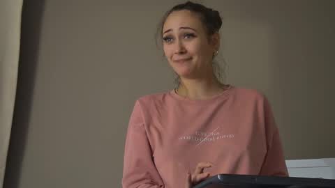 Snapshot of alice_munro chatting on October 2025 07:34:01 PM AliceMunro online show from October 2025 07:34:01 PM