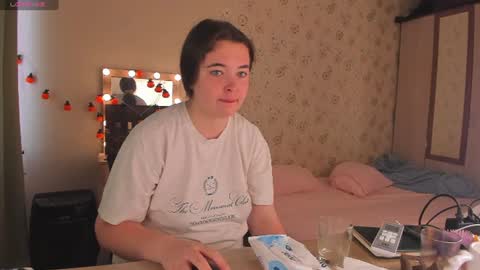Snapshot of alice_next_door_ chatting on July 2026 10:24:01 AM Alice online show from July 2026 10:24:01 AM