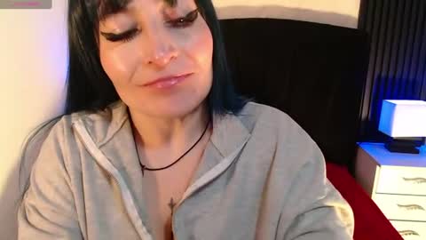 Snapshot of alice_sweetmomma chatting on June 2026 07:25:01 PM Alice online show from June 2026 07:25:01 PM