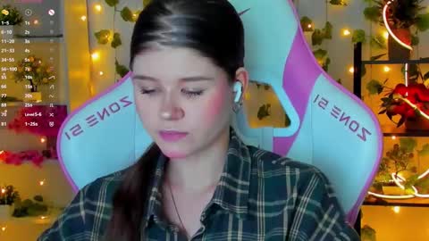 Snapshot of alice_tails chatting on November 2025 03:34:01 PM Alice online show from November 2025 03:34:01 PM