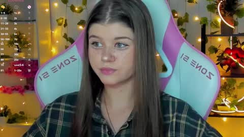 Snapshot of alice_tails chatting on November 2025 04:08:02 PM Alice online show from November 2025 04:08:02 PM