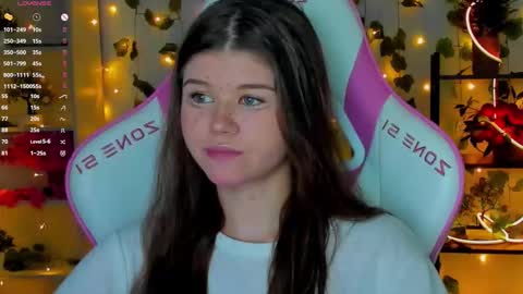 Snapshot of alice_tails chatting on December 2025 07:49:01 AM Alice online show from December 2025 07:49:01 AM