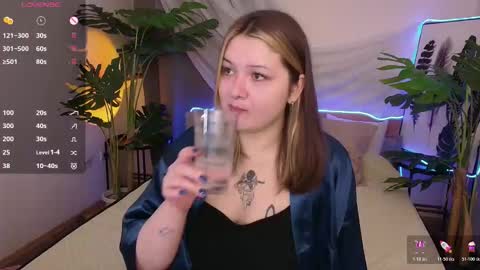 Snapshot of alice_walters chatting on December 2025 05:29:01 PM Alice online show from December 2025 05:29:01 PM