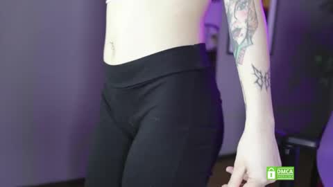 alice_wolfe_ online show from April 2026 10:43:01 PM