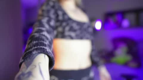 alice_wolfe_ online show from April 2026 08:42:02 PM