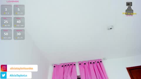 Snapshot of alicebigboobsxxx chatting on February 2025 03:13:01 AM Juli   online show from February 2025 03:13:01 AM