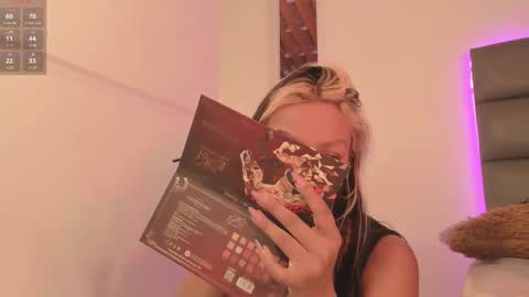 Snapshot of aliceclark__ chatting on November 2025 11:43:01 AM Alice online show from November 2025 11:43:01 AM