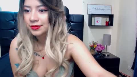 Snapshot of alicecollinz chatting on October 2025 08:55:02 PM AliceCollins online show from October 2025 08:55:02 PM