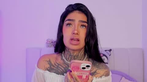 Alice  online show from November 2025 08:55:01 PM