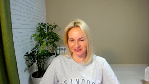 Snapshot of alicee__grace chatting on January 2025 06:37:02 PM Alicee online show from January 2025 06:37:02 PM