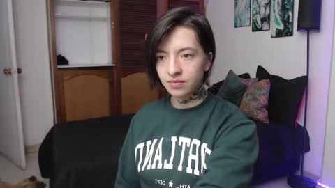 alicee_logan_ online show from November 2025 01:40:01 AM