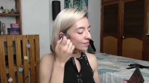 alicee_logan_ online show from May 2026 03:14:01 AM