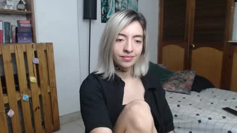 alicee_logan_ online show from July 2026 01:41:01 AM