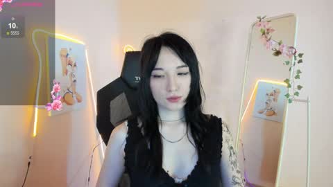 Snapshot of aliceeinwonderlanddd chatting on May 2026 02:19:01 AM Alice online show from May 2026 02:19:01 AM