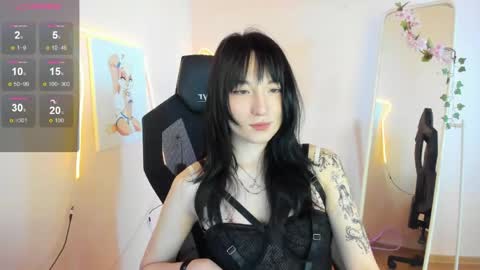 Snapshot of aliceeinwonderlanddd chatting on May 2026 02:20:02 AM Alice online show from May 2026 02:20:02 AM