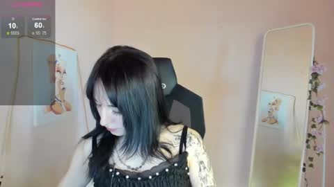 Snapshot of aliceeinwonderlanddd chatting on May 2026 03:22:02 AM Alice online show from May 2026 03:22:02 AM