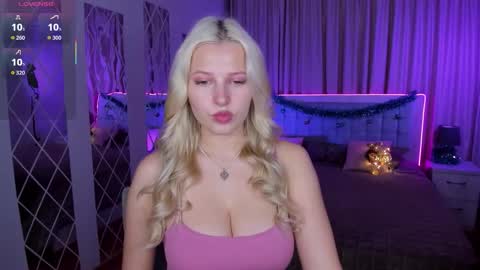 Snapshot of alicefreman chatting on December 2025 10:54:01 AM Alice online show from December 2025 10:54:01 AM