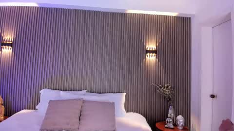 Alice  online show from October 2025 04:11:01 AM