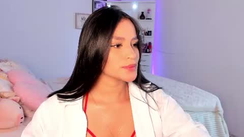 Snapshot of alicekiing_ chatting on June 2026 05:31:01 AM ALICEKIING online show from June 2026 05:31:01 AM
