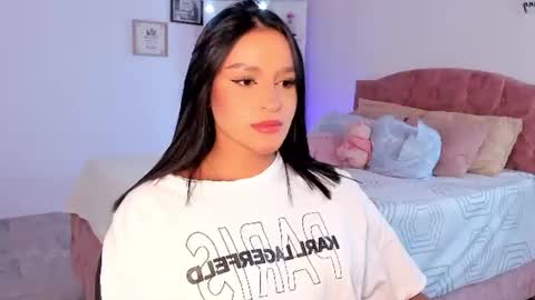 Snapshot of alicekiing_ chatting on June 2026 04:28:02 AM ALICEKIING online show from June 2026 04:28:02 AM