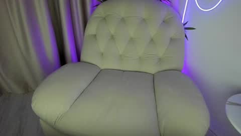 AliceLevine online show from November 2025 05:18:02 AM