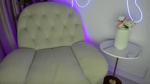 AliceLevine online show from November 2025 05:18:02 AM