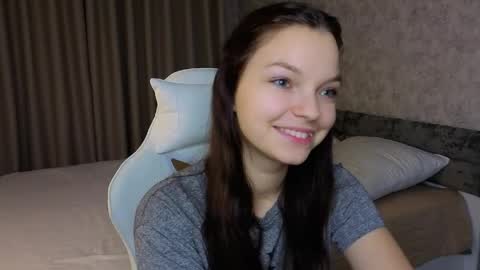 Snapshot of alicelittlekitty chatting on May 2026 07:44:01 PM u can name me Alice online show from May 2026 07:44:01 PM