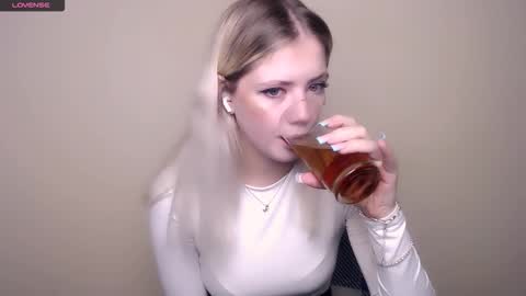 Snapshot of alicemeow_ chatting on September 2025 06:24:02 AM Alice online show from September 2025 06:24:02 AM