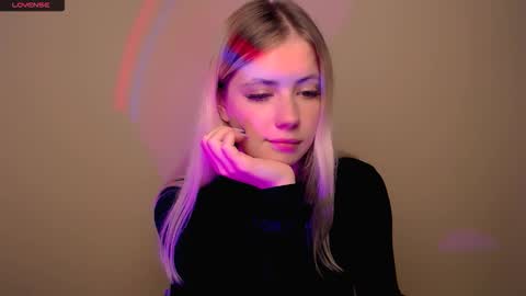 Snapshot of alicemeow_ chatting on October 2025 11:27:02 AM Alice online show from October 2025 11:27:02 AM