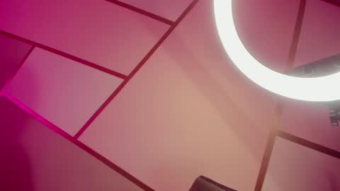 Alice online show from September 2025 08:01:02 PM