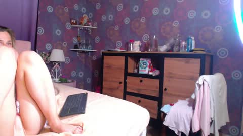 Snapshot of alicewetsquirt chatting on May 2026 10:04:01 PM alicewetsquirt online show from May 2026 10:04:01 PM