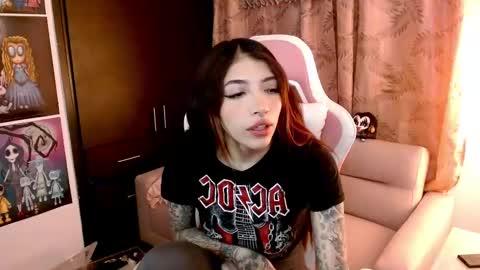 Snapshot of alicia_key_ chatting on March 2025 03:34:01 AM ALICIA online show from March 2025 03:34:01 AM