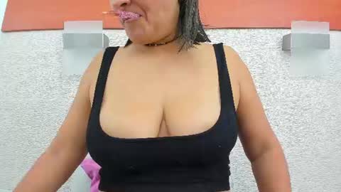 Snapshot of alicie_green chatting on June 2026 01:17:02 AM im tutti online show from June 2026 01:17:02 AM