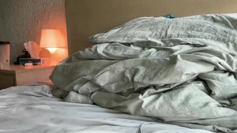 Aliensuppstar online show from April 2026 09:53:02 PM