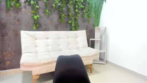 Snapshot of aliice_greco chatting on November 2025 08:20:01 PM Alice online show from November 2025 08:20:01 PM