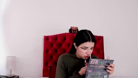 aliice_walker_ online show from December 2024 12:55:02 PM