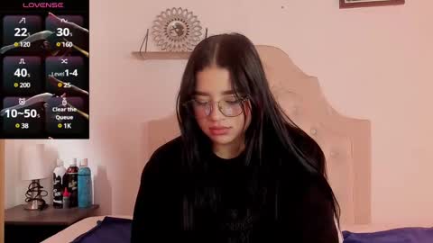 aliice_walker_ online show from February 2025 04:44:01 PM