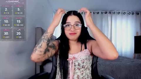 aliice_walker_ online show from November 2025 09:26:01 PM