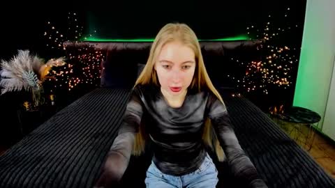 Alina online show from September 2025 12:04:02 PM