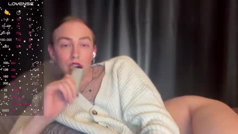 Snapshot of alina_flow chatting on December 2024 10:01:02 PM Alexa online show from December 2024 10:01:02 PM