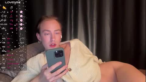 Snapshot of alina_flow chatting on December 2024 12:36:01 PM Alexa online show from December 2024 12:36:01 PM