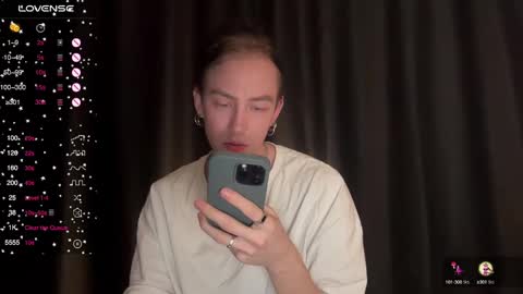 Snapshot of alina_flow chatting on December 2024 01:14:01 PM Alexa online show from December 2024 01:14:01 PM