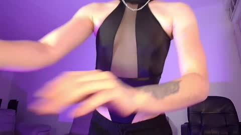 Snapshot of alina_lee01 chatting on June 2026 12:33:01 AM NYX online show from June 2026 12:33:01 AM
