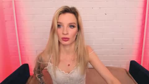 Snapshot of alina_lovelyx chatting on December 2025 01:35:02 AM Alina online show from December 2025 01:35:02 AM