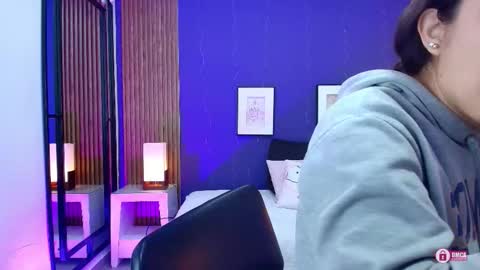 Snapshot of alina_martinelli chatting on October 2025 11:22:01 AM Alina online show from October 2025 11:22:01 AM