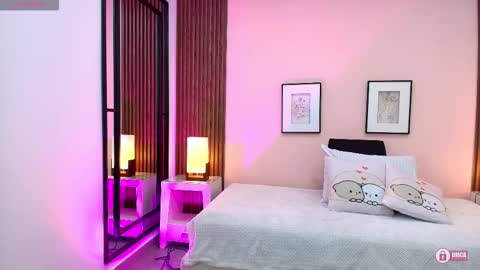 Snapshot of alina_martinelli chatting on November 2025 11:43:01 AM Alina online show from November 2025 11:43:01 AM