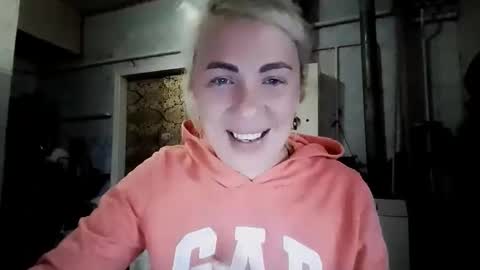 Snapshot of alinafrey_ chatting on April 2026 08:39:03 AM Alina online show from April 2026 08:39:03 AM