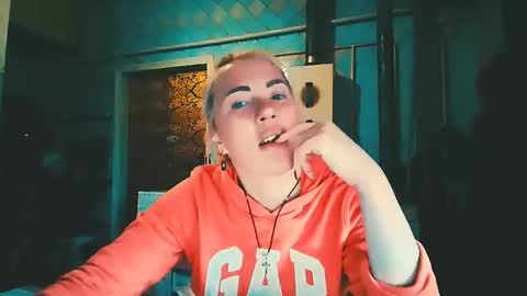 Snapshot of alinafrey_ chatting on April 2026 09:07:01 AM Alina online show from April 2026 09:07:01 AM