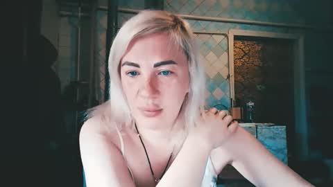 Snapshot of alinafrey_ chatting on April 2026 04:06:01 AM Alina online show from April 2026 04:06:01 AM